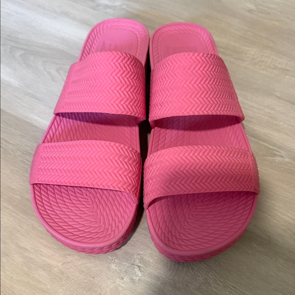 Reef pink slides size 11